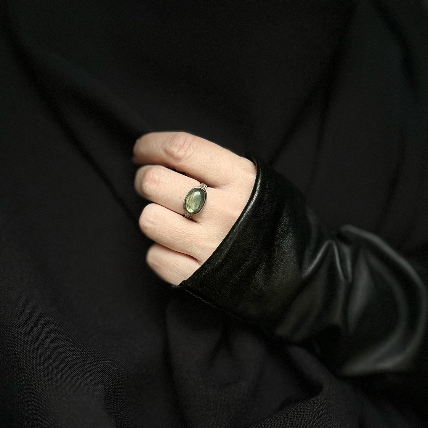 Oval labradorite silver ring