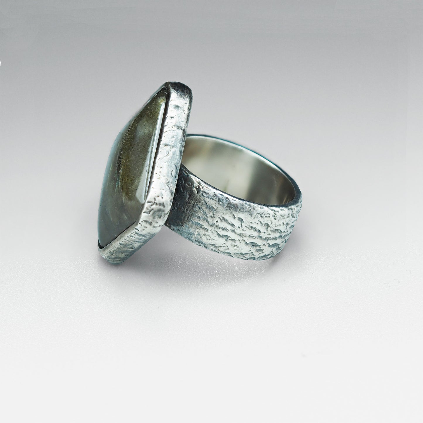 Large labradorite cocktail ring