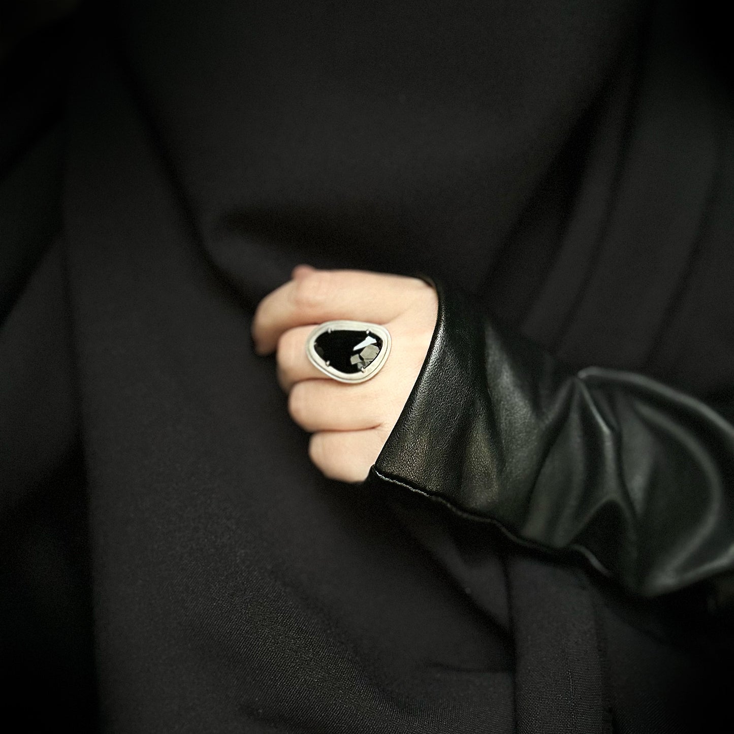Black spinel showpiece ring