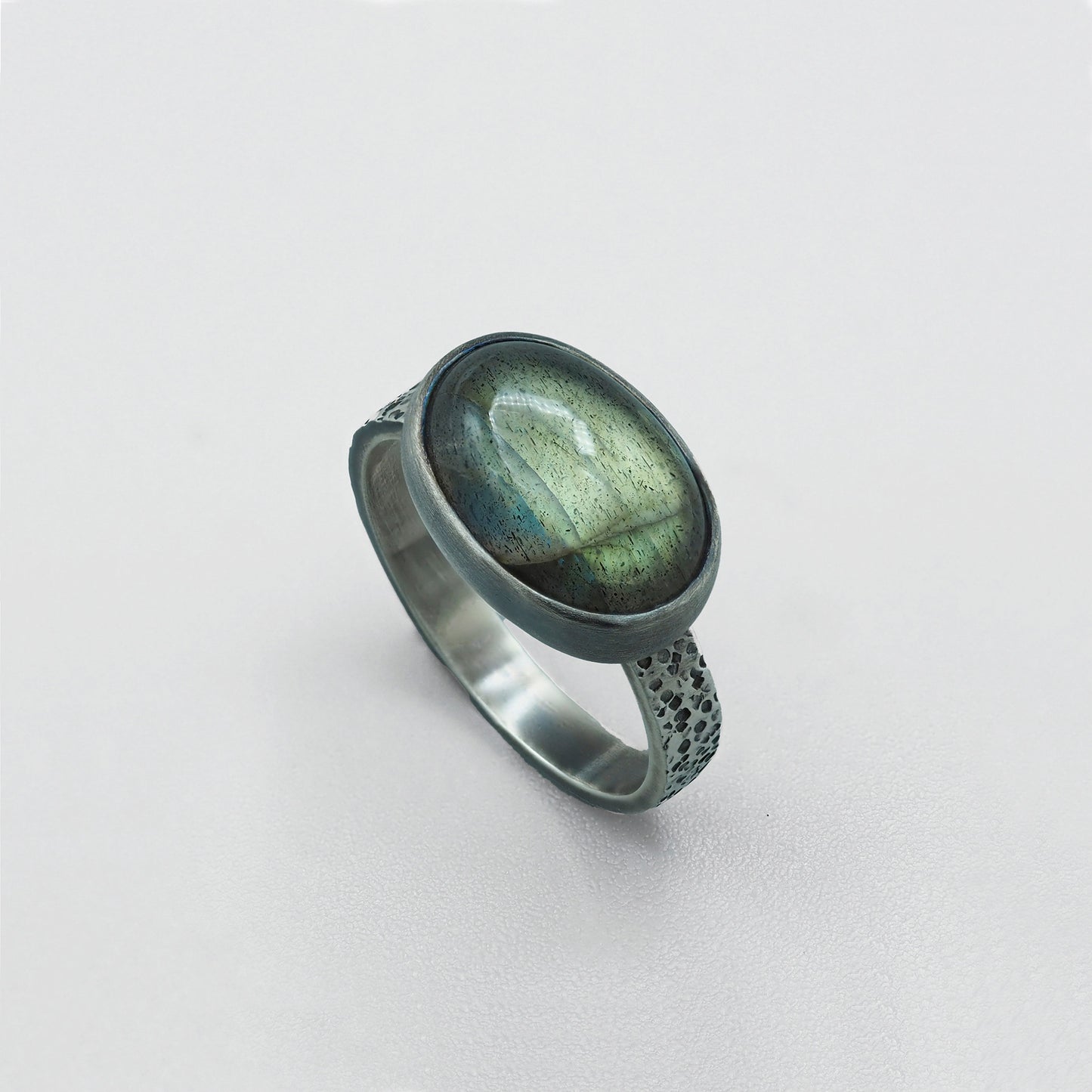 Oval labradorite silver ring