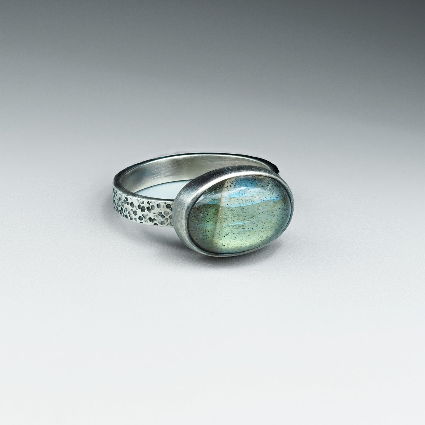 Oval labradorite silver ring