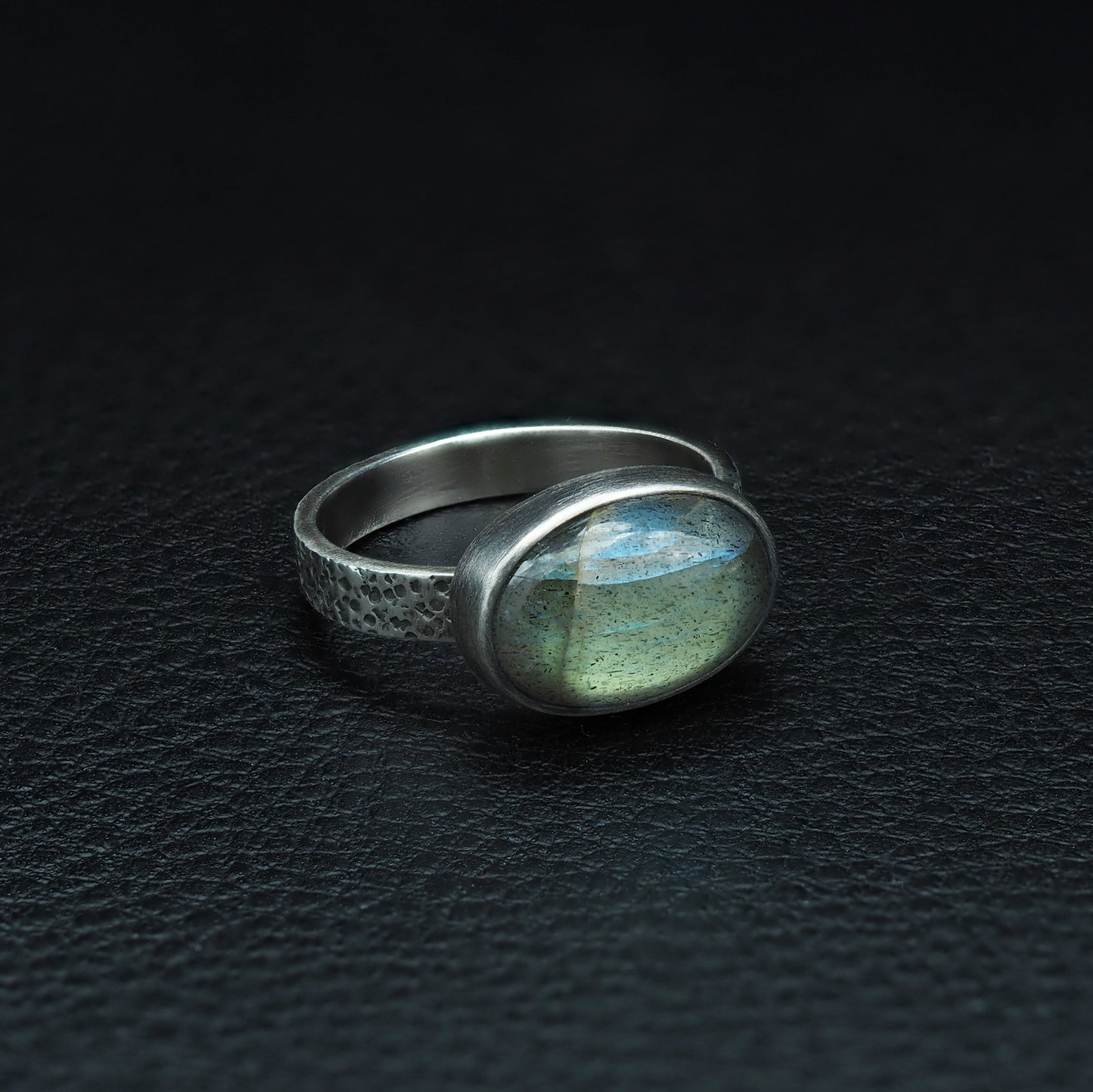 Oval labradorite silver ring