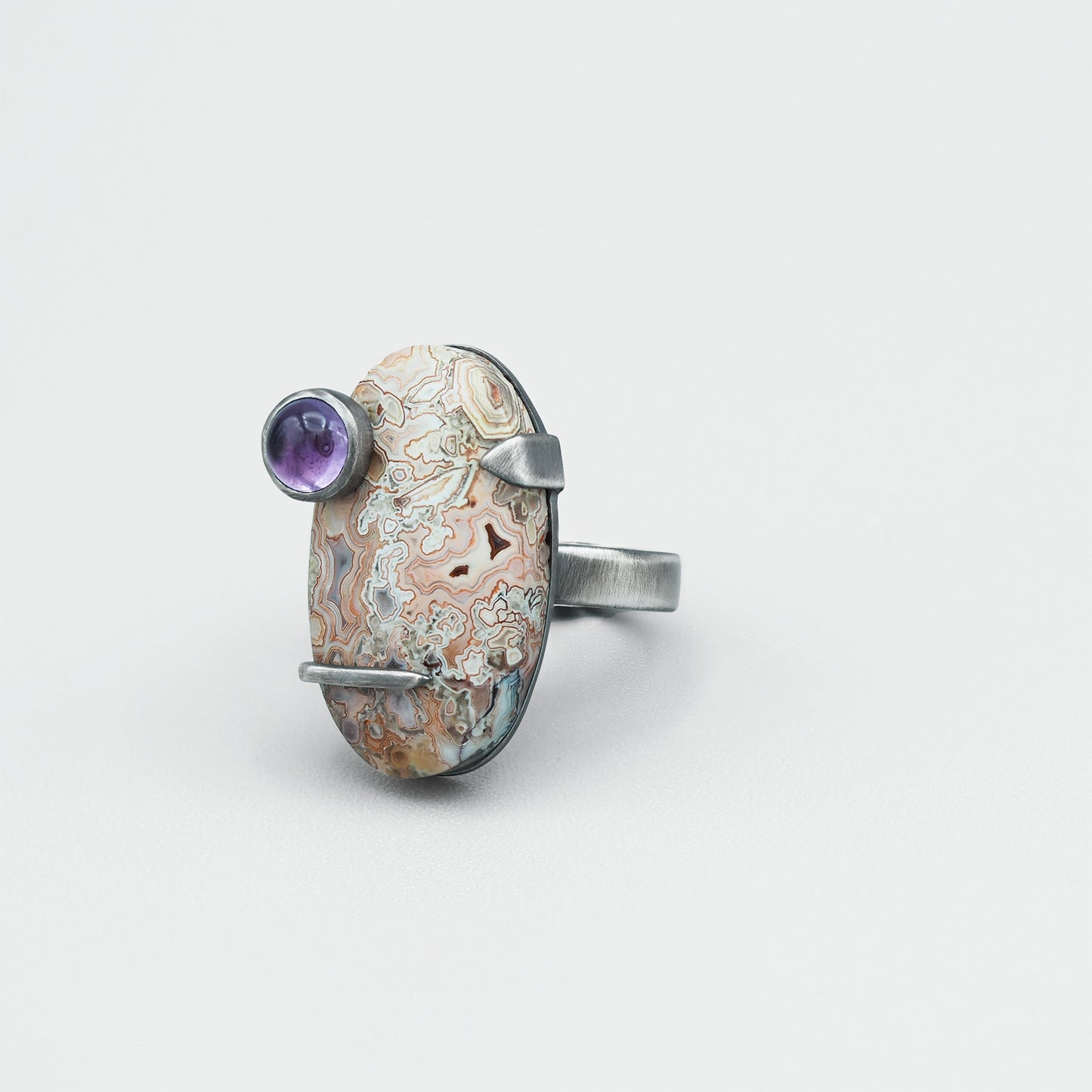 Laguna lace agate and amethyst ring